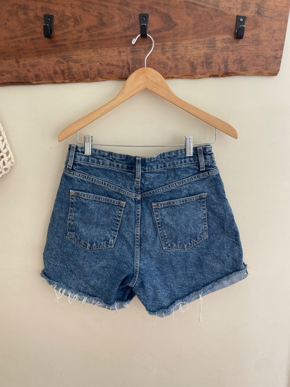 H&M | Relaxed fit blue denim raw hem high waist baggy shorts - Picture 2 of 9